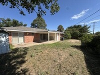 Building Photo - 2201 Barnett Dr