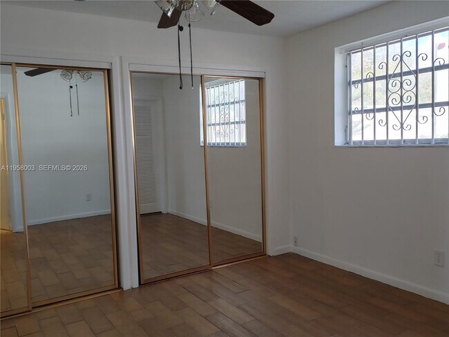 Building Photo - 421 NE 1st St