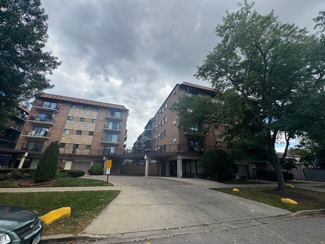 Building Photo - 2317 N Neva Ave