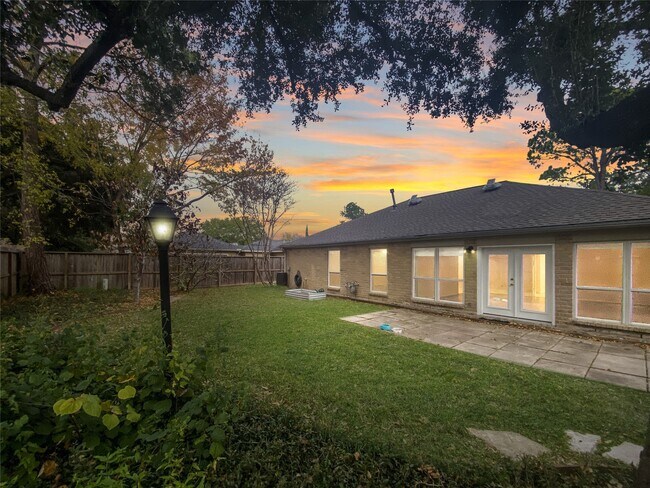 Building Photo - 1814 Cherry Bend Dr