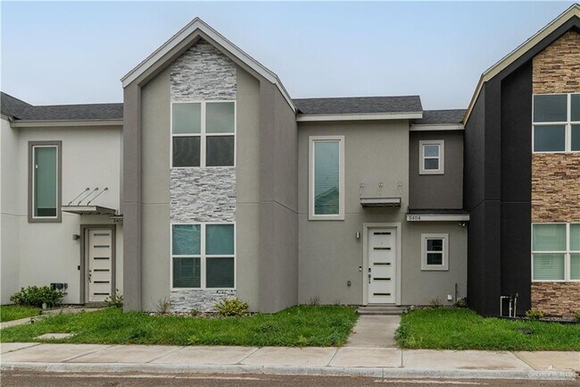 Primary Photo - 5404 N Crown Point