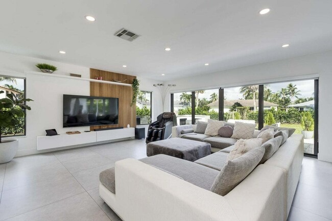 Building Photo - 1049 W Palmetto Park Rd