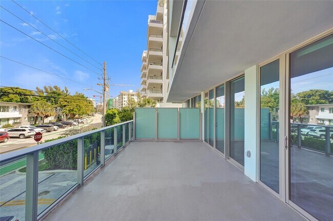 Building Photo - 9221 E Bay Harbor Dr