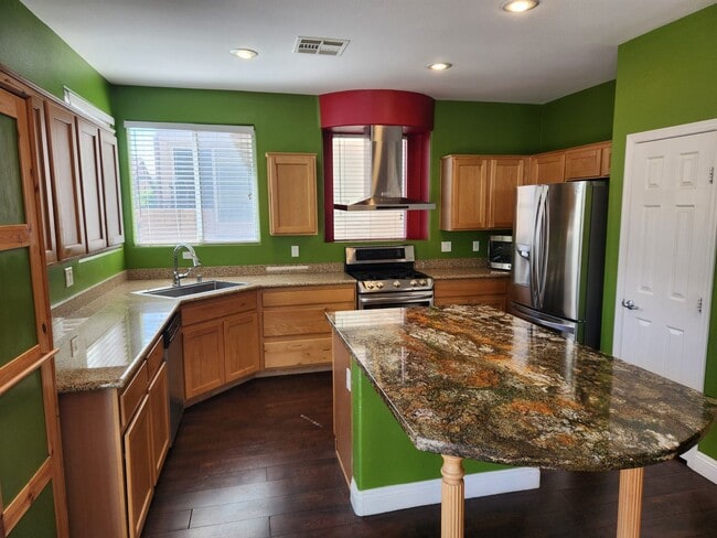 Building Photo - Rhodes Ranch 4 Bed Home | Guard-Gated Community | Trash & Sewer Included