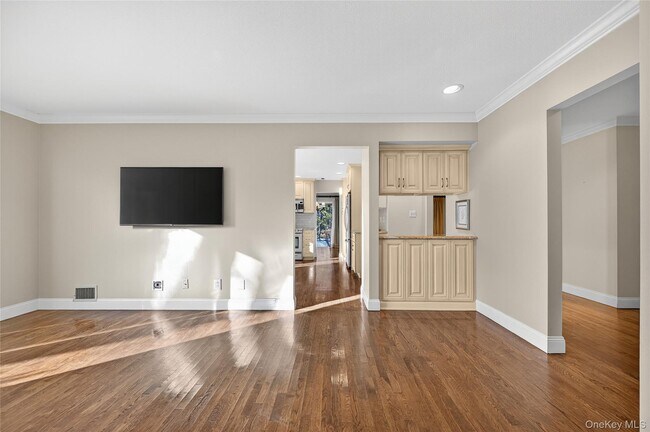 Building Photo - 7 Meadowood Dr