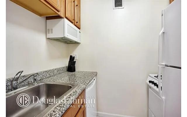 Building Photo - 393 W 49th St