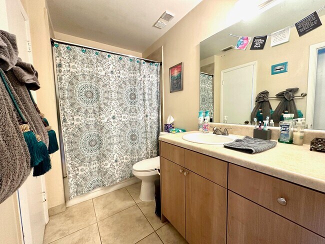 Building Photo - 661 Cypress Lake Blvd