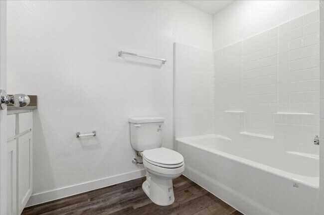Building Photo - 900 Rosy Starling St