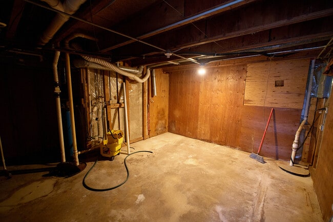 Building Photo - 754 Lippert Ln