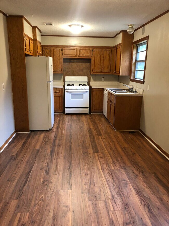 Building Photo - Charming Single-Story Home on a Spacious Lot