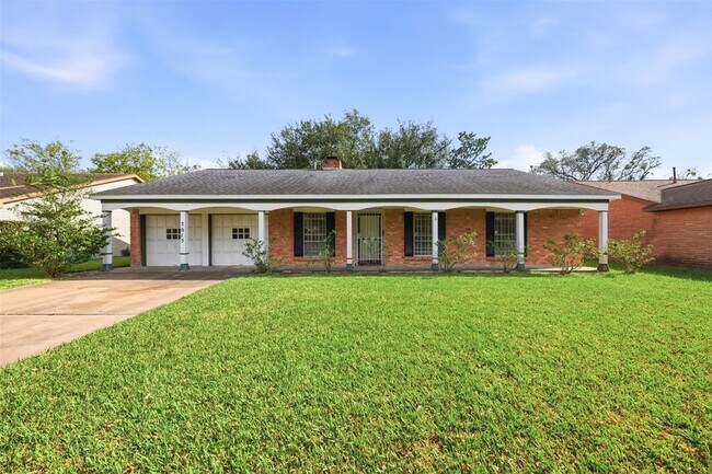 Building Photo - 7015 Pella Dr