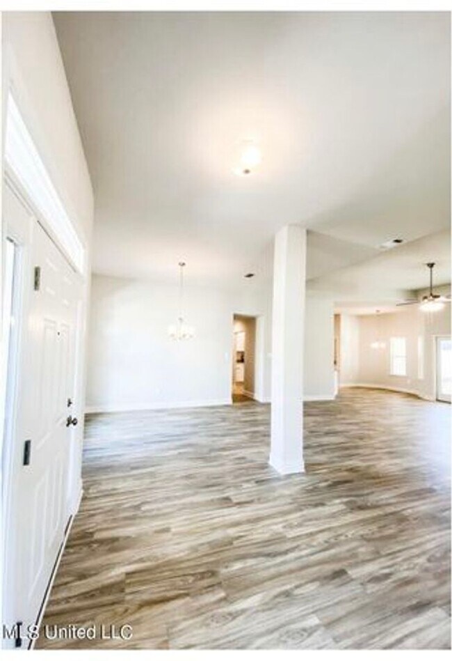 Building Photo - Luxury 4 bedroom 3 bath Home for rent
