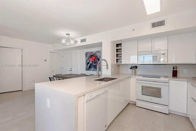 Building Photo - 90 Alton Rd