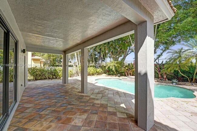 Building Photo - 4100 E Gardenia Ave