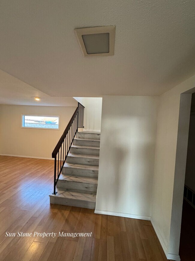 Building Photo - House in Ontario