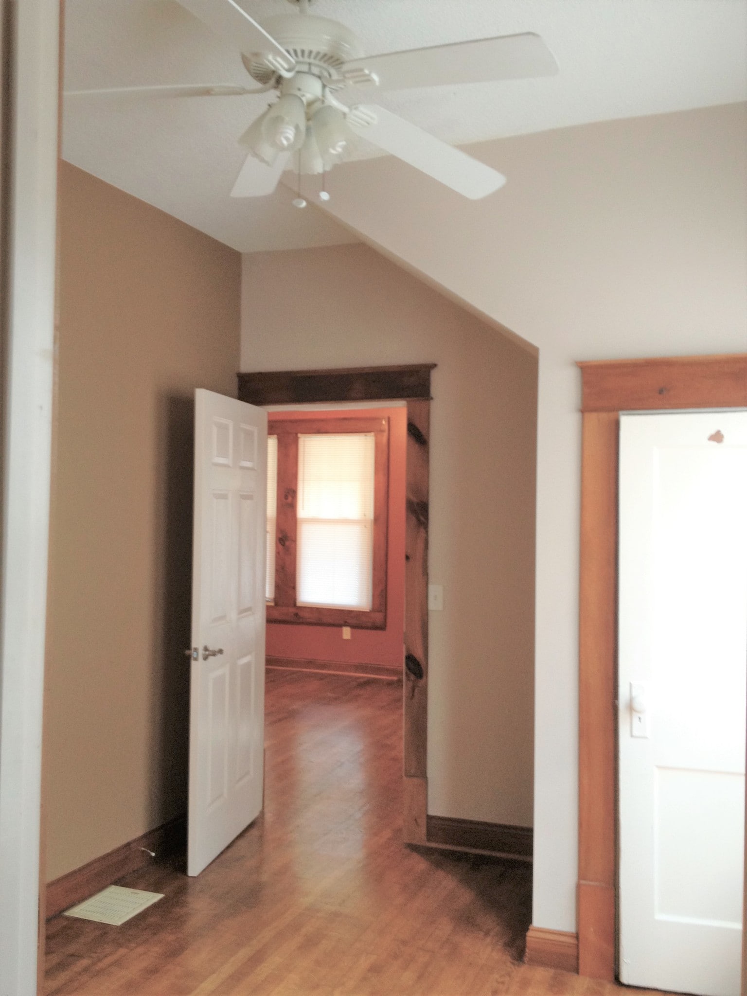 Drop photos here or add photos us - 923 E Hillcrest Dr