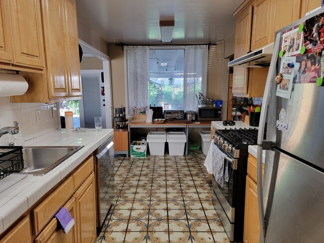 Building Photo - 738 San Simeon St