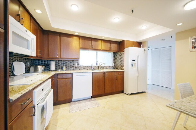 Building Photo - 2480 Presidential Way