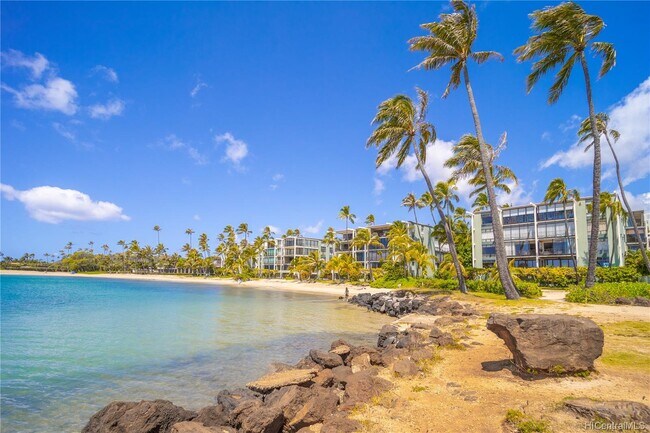 Building Photo - 4999 Kahala Ave