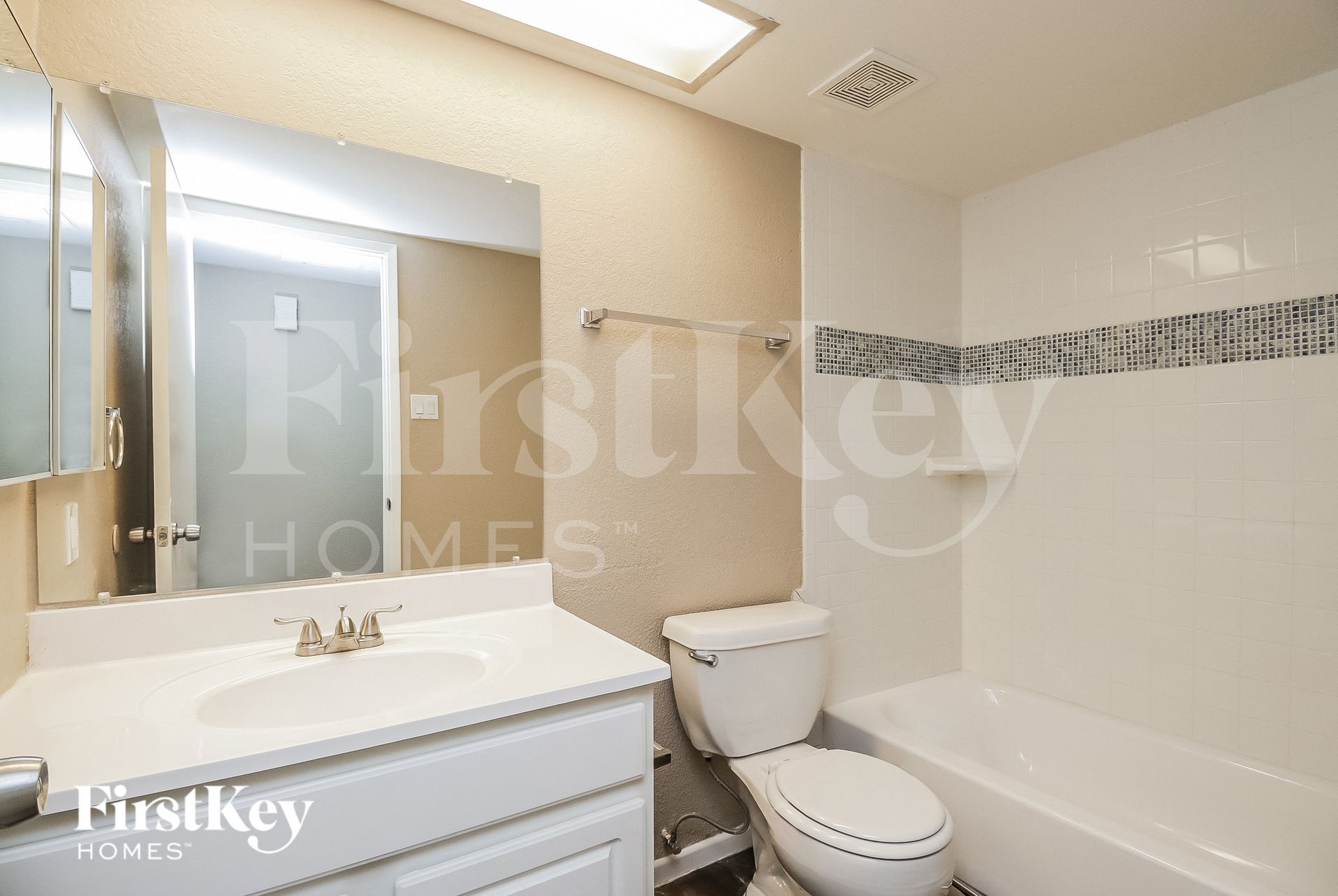 Building Photo - 2312 E Commonwealth Ave