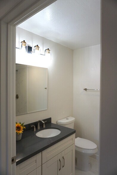 Building Photo - 2092 Penasquitas Dr