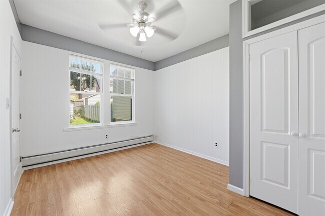 Building Photo - 1404 79th St