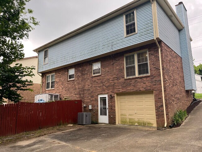 Building Photo - "Charming 3-Bedroom Retreat in Nashville – Spacious 1,149 Sq Ft with 1.5 Baths!"