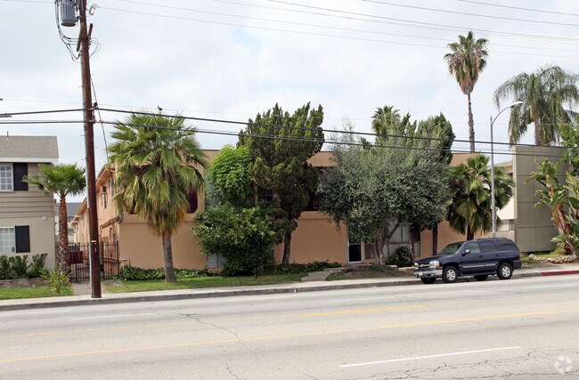 Primary Photo - 6605 De Soto Ave