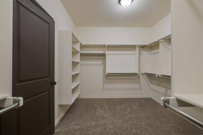 Building Photo - 2313 E Kellan Ct Terrace