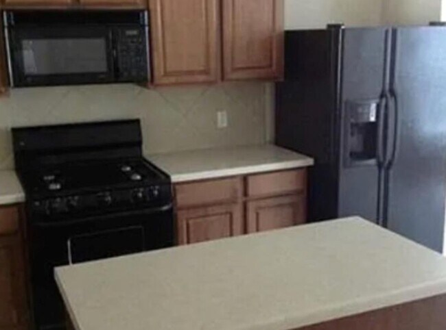 Building Photo - 811 Shadow Creek Blvd