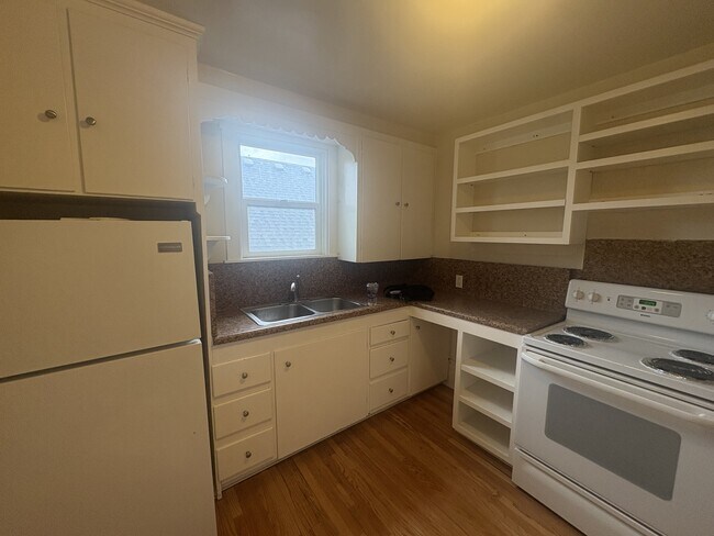 Building Photo - 809 S 900 E