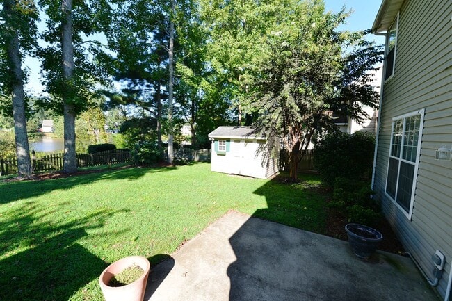 Building Photo - Lakefront home in Grassfield School District