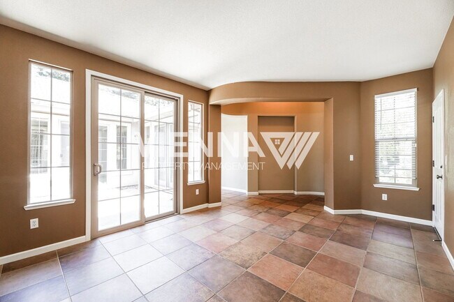 Building Photo - 1014 Waterford Dr
