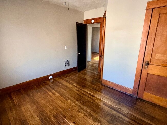 Building Photo - Full Remodeled Home