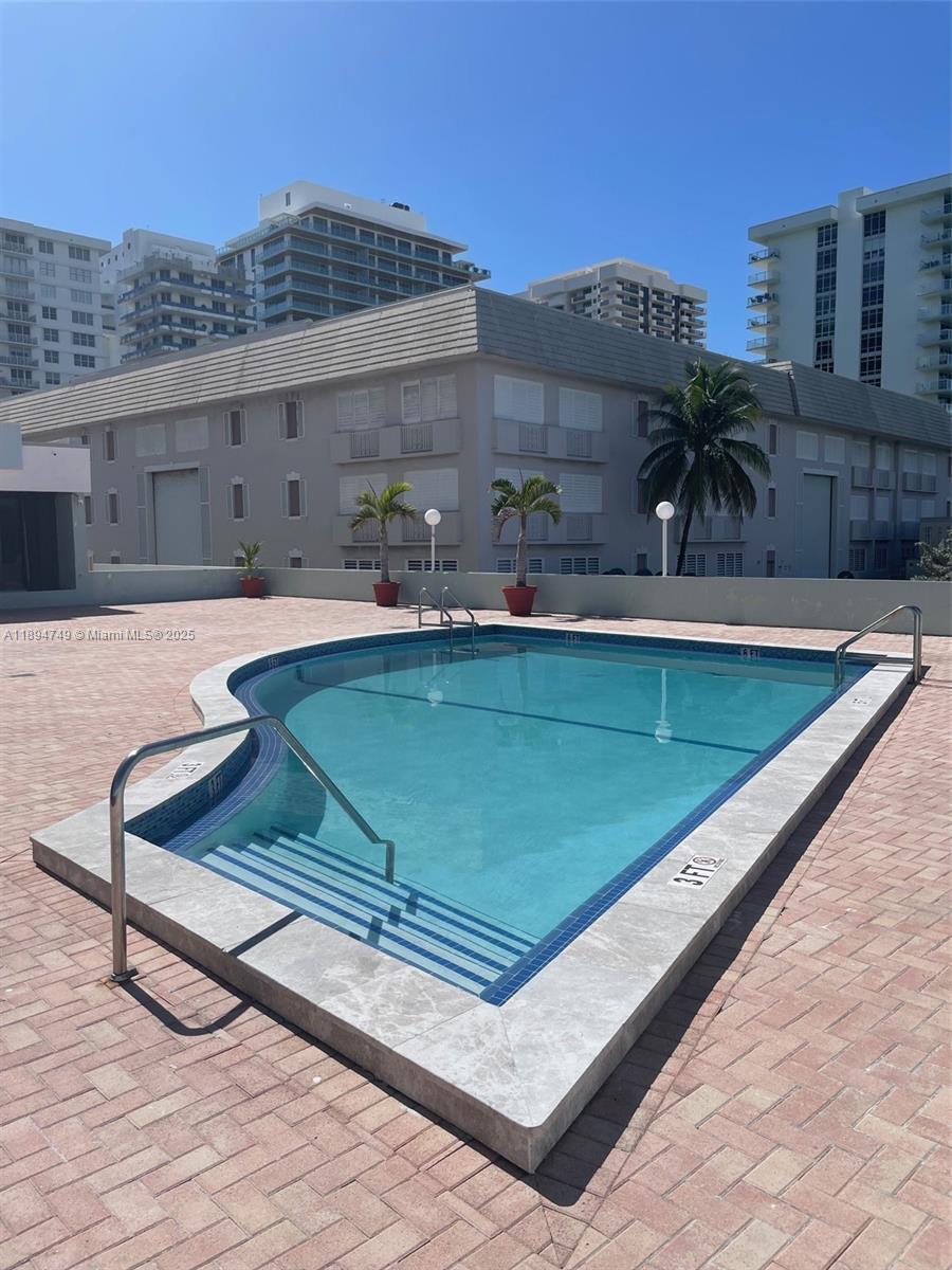 Building Photo - 5838 Collins Ave