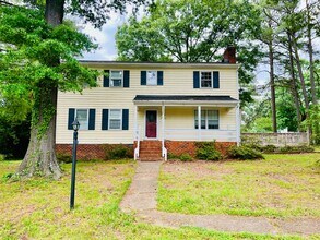 Building Photo - Charming 4bdrm/2.5bth Home with Ample Space and Modern Amenities