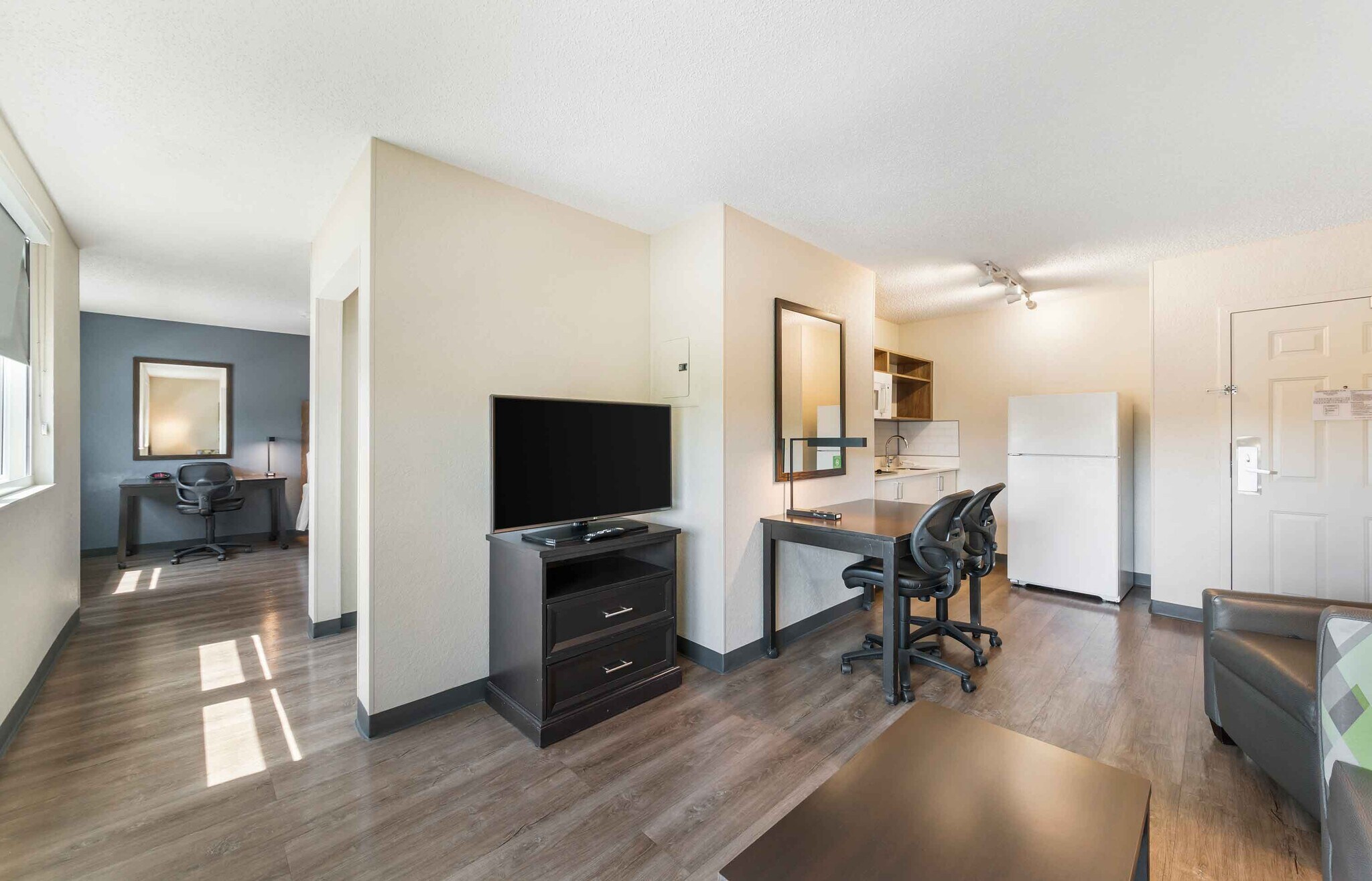 Building Photo - Furnished Studio-Miami - Airport - Doral - 25th Street