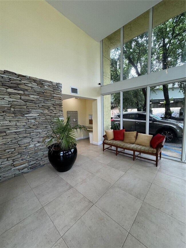 Building Photo - 1350 NW 8th Ct