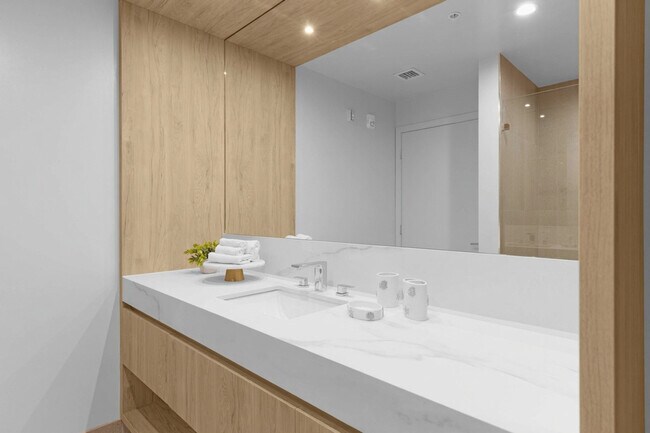 Building Photo - 11 NE 6th St