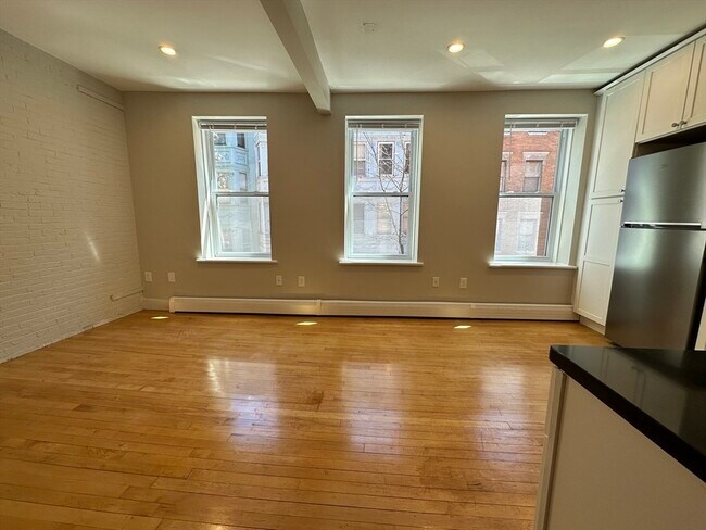 Building Photo - 33 Grove 2 Grv