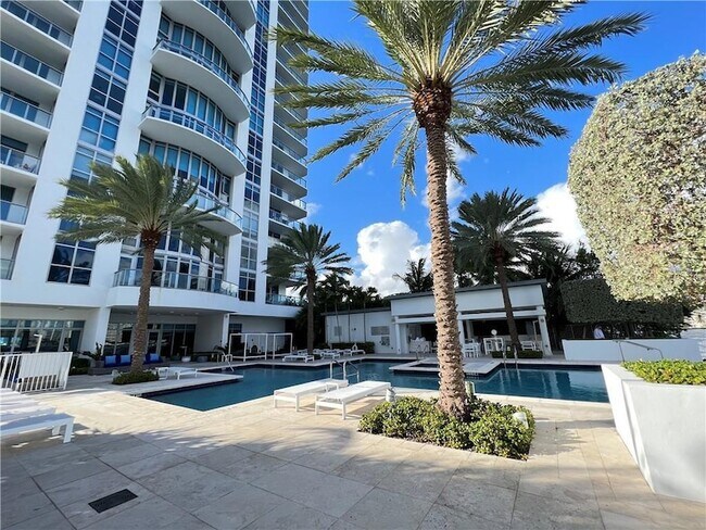 Building Photo - 17301 Biscayne Blvd