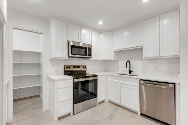 Building Photo - Brand New Home