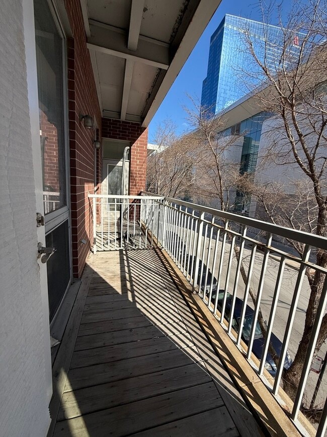 Building Photo - 2035 S Indiana Ave