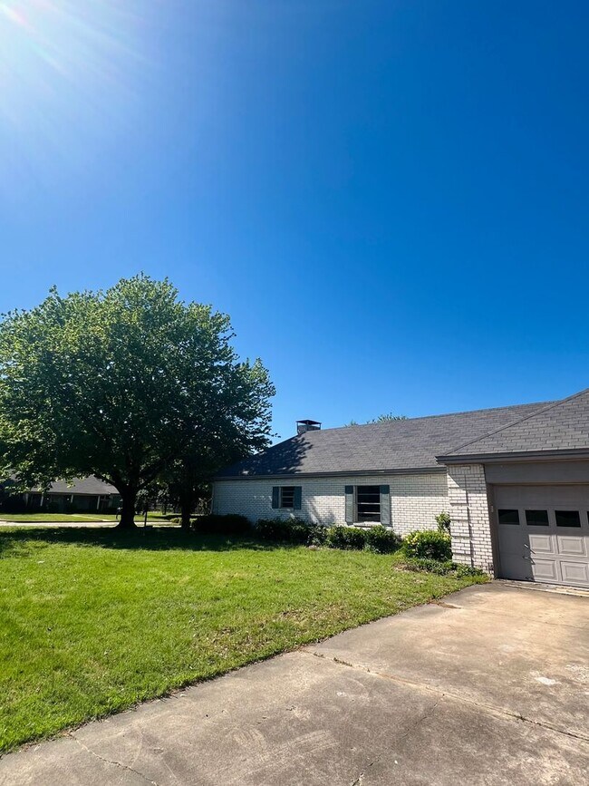 Building Photo - 4 Bedroom Home for Rent!
