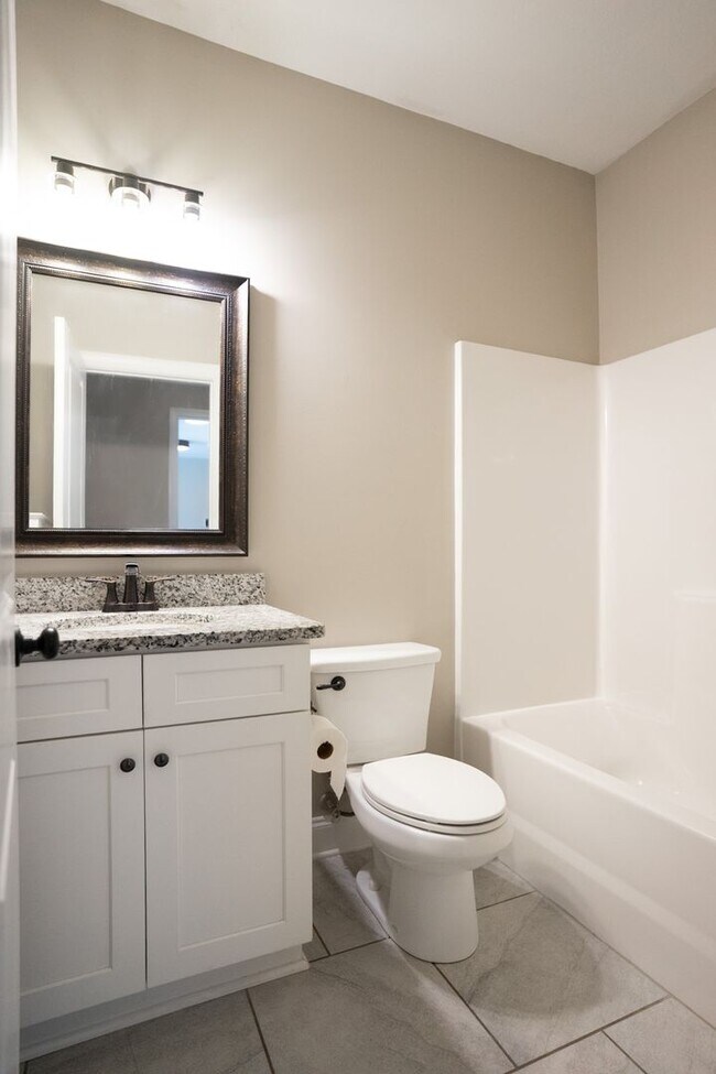 Building Photo - 657 Tree Top Trl