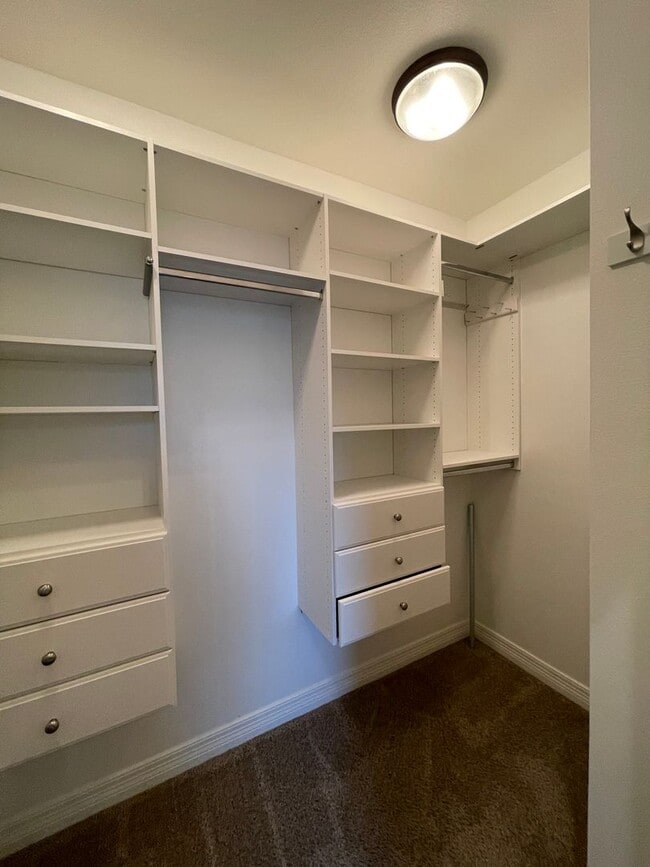 Building Photo - Stunning 4-Bedroom 3-Bath Home for Lease i...