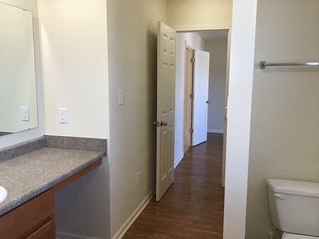 Building Photo - 4 bed 2.5 in Greenwood with HUGE fenced in...