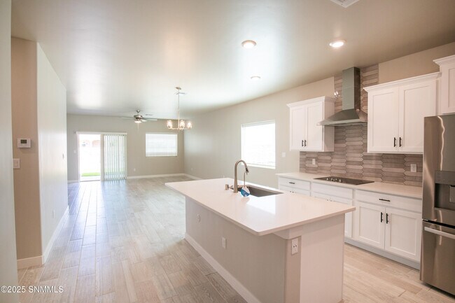 Building Photo - 3019 San Jenaro Dr