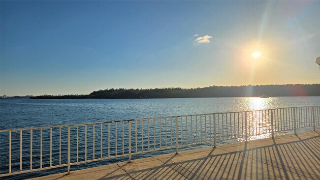 Building Photo - 300 Bayview Dr