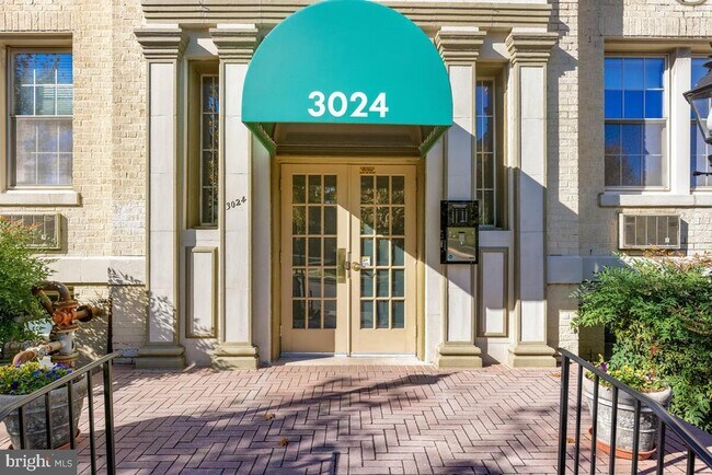 Building Photo - 3024 Wisconsin Ave NW